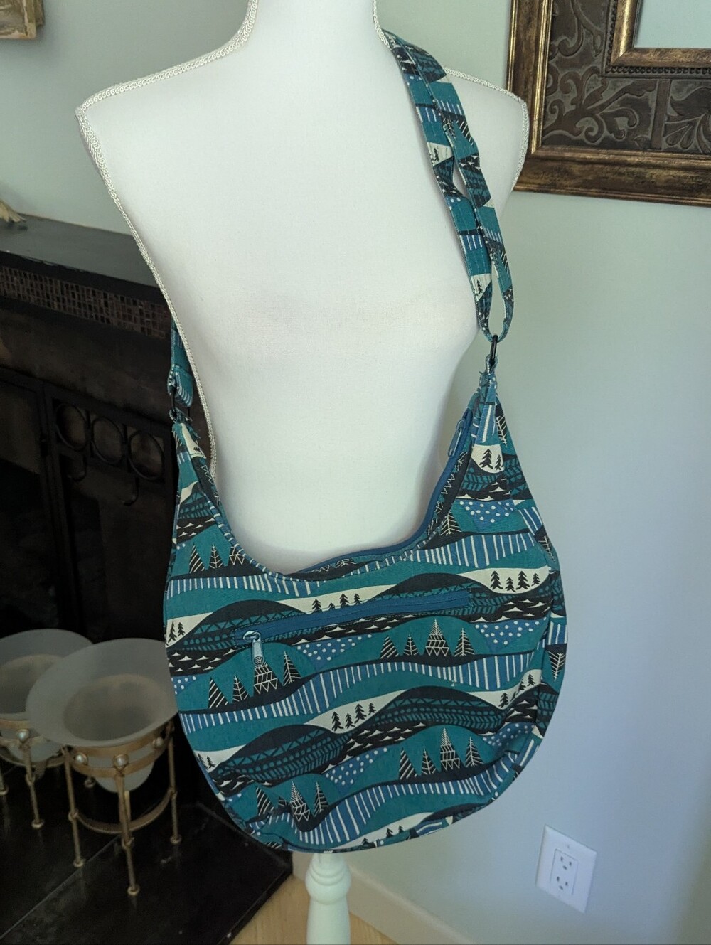 Kavu Teal Patterned Crossbody Bag - Picture 4 of 8